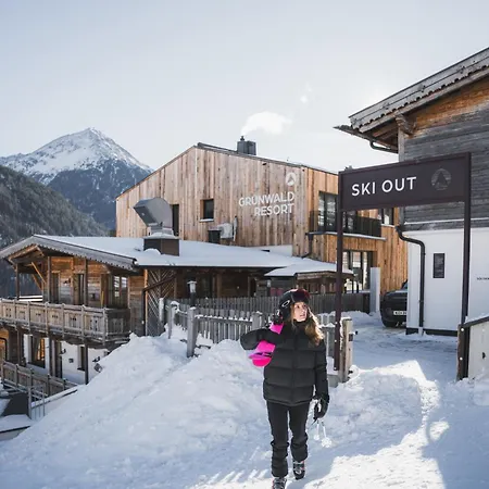 Gruenwald Resort Soelden Appartements Und Chalets Mit Pool-3