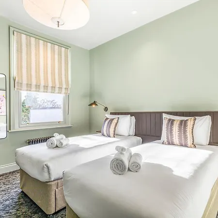 Clapham Guest House-3