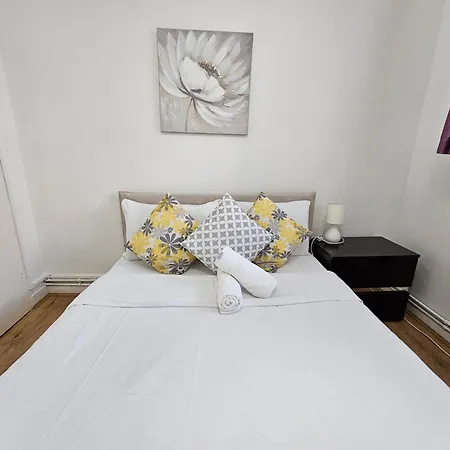 Globe Rooms-2