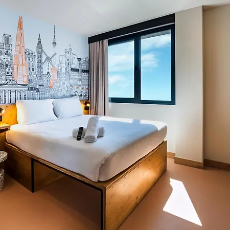 Easyhotel Barcelona La Sagrera-3