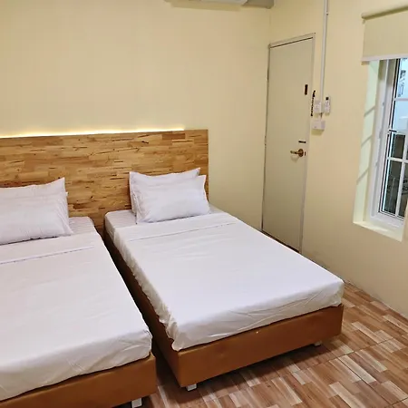 Latitude 13 Room & Breakfast-3