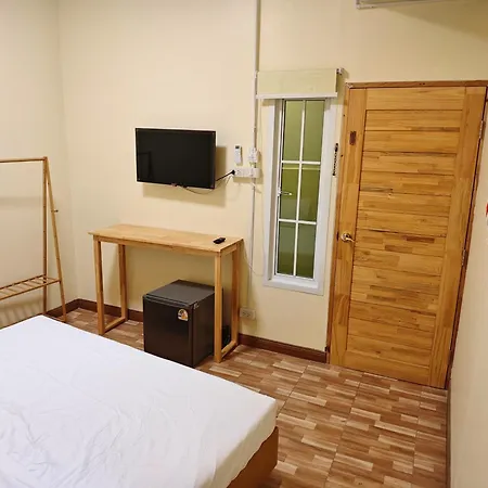 Latitude 13 Room & Breakfast-2