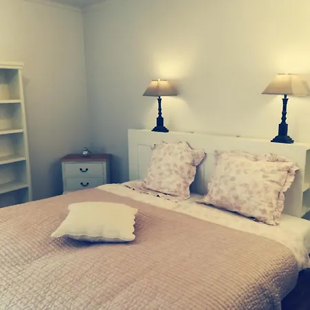 Skindles Guesthouse-2
