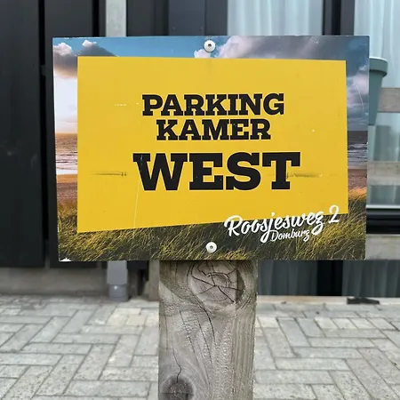 Roosjesweg 2 Luxe studio 400 meter van strand met parkeerplaats-2