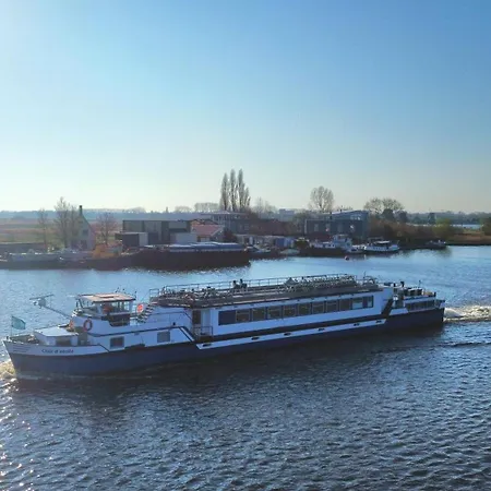 Botel Clair D'Etoile-2