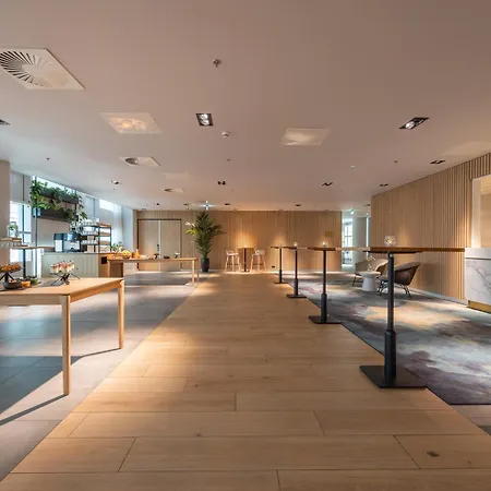 Crowne Plaza Utrecht - Central Station By Ihg-3