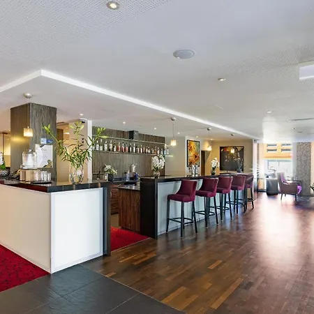 Plaza Premium Salzburg-2