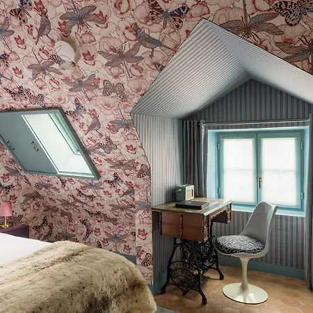 Hotel Du Petit Moulin, Haute Couture Hotel By Lacroix-3