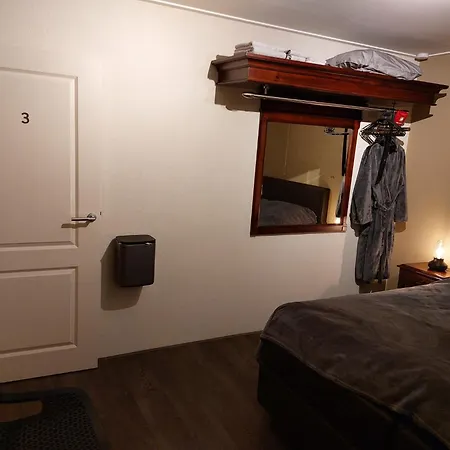 Bed & Budget123-3
