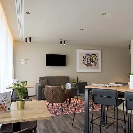Premier Suites Antwerp-3