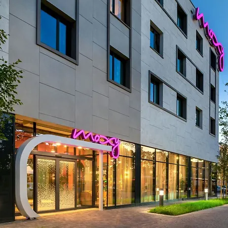 Moxy Verona-2
