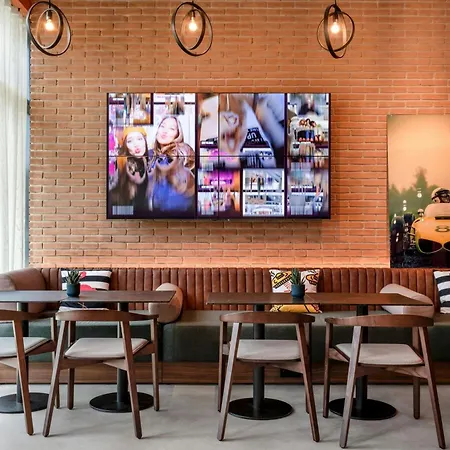 Moxy Verona-3
