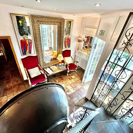Boutique Hotel Ashley'S Garden-3