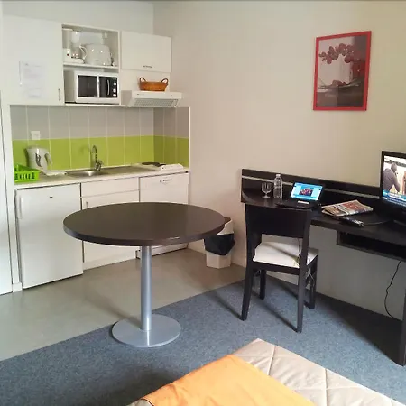 Nemea Appart Hotel Home Suite Nancy Centre-3