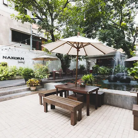 Feung Nakorn Balcony Rooms And Cafe-2