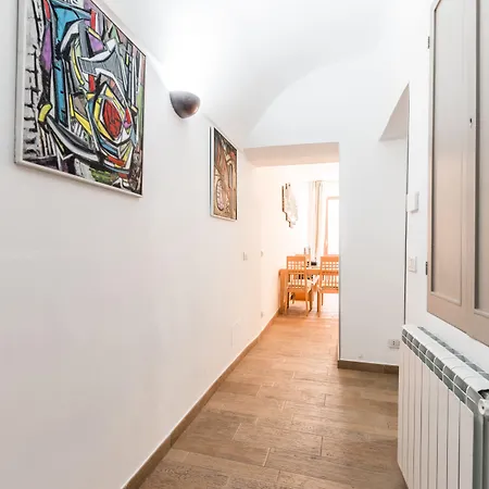 Trinitadeimonti Guest House-2