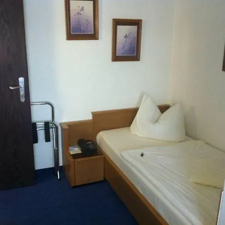 Hotel Schumacher Duesseldorf-3