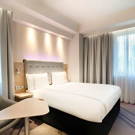 Premier Inn Frankfurt Westend-3