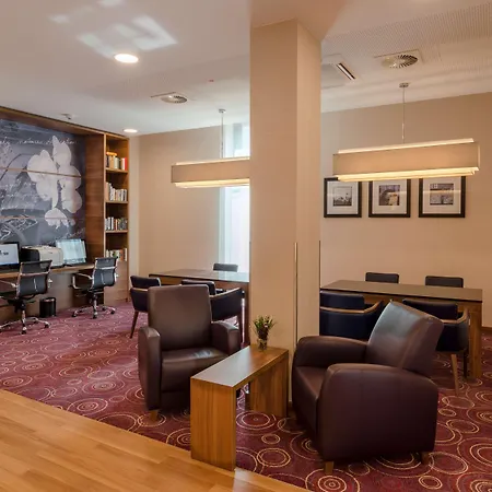 Hampton By Hilton Frankfurt City Centre-3