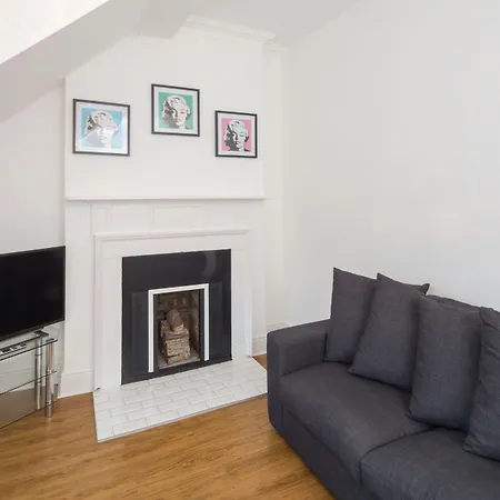Edinburgh Castle Apartments-3