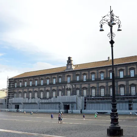Relais Piazza Del Plebiscito B&B-2