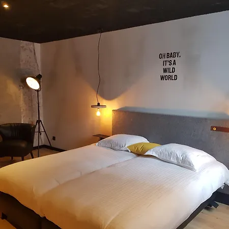 Upstairs Hotel-3