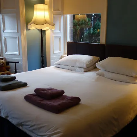Claremont House B&B-3
