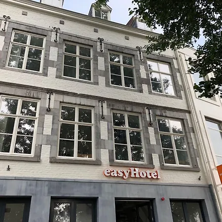 Easyhotel Maastricht City Centre-2