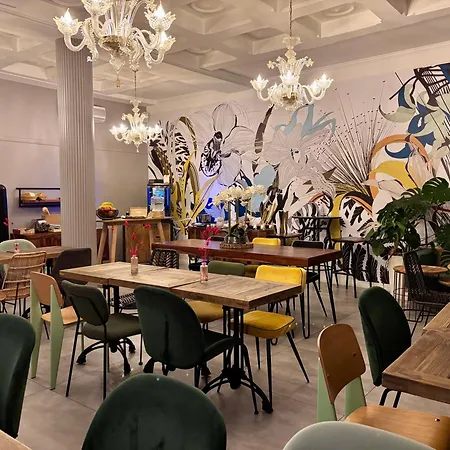 Urban Jungle Hotel Orleans-3