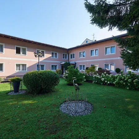 Hotel Ganslhof - Adults Only-2