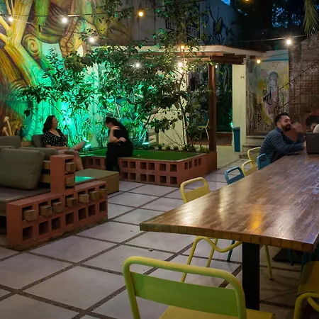The Loft Hostel Barcelona La Pedrera-3