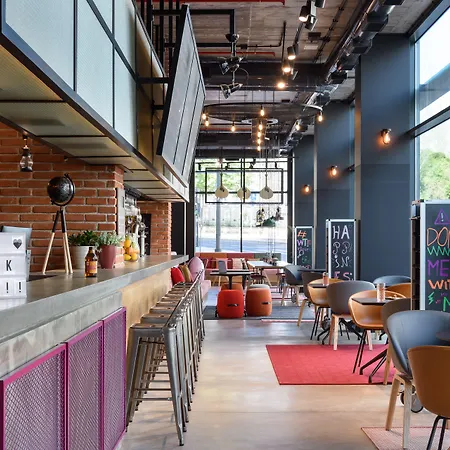 Moxy Lisbon City-3