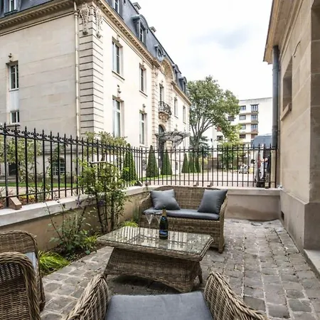 Les Suites Du Champagne De Venoge-3