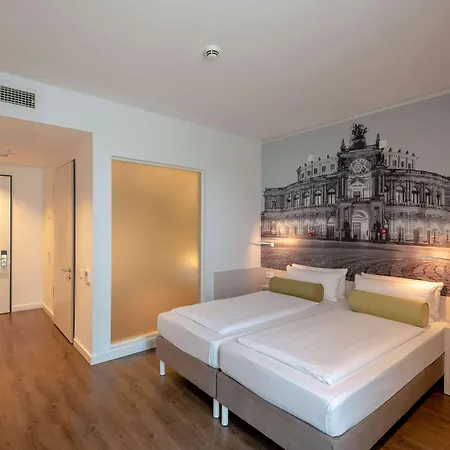 Super 8 By Wyndham Dresden-2