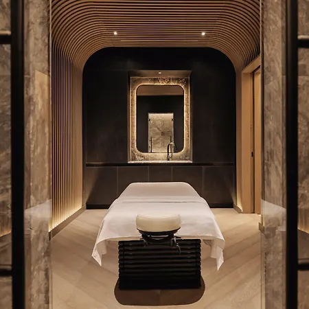 Equinox Hotel New York-2