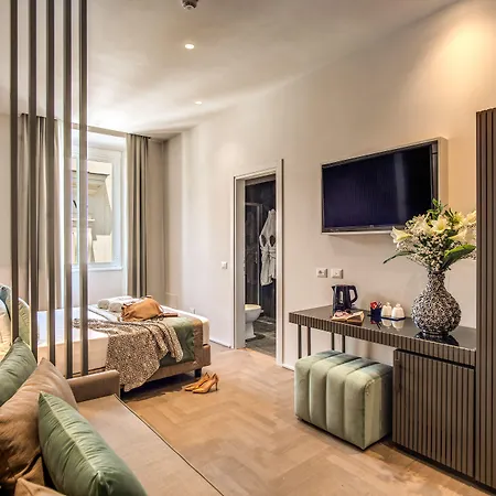 Hotel 77 Seventy-Seven - Maison D'Art Collection-3