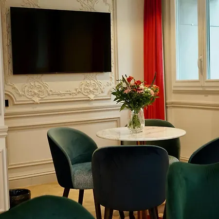 Le Triomphe Paris-3