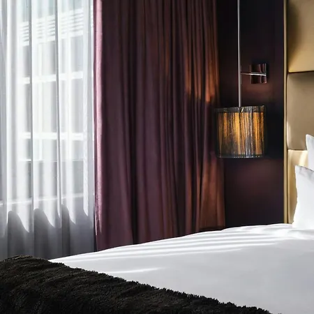 Roomers Frankfurt Central, Autograph Collection-3
