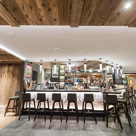 Hotel Central Bar & Restaurant-2