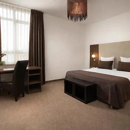 Hotel La Reine-3