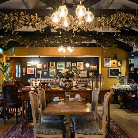 Rose And Crown Hotel-3