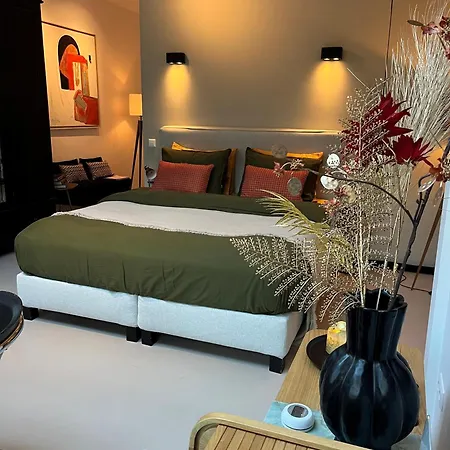 B&B Urban Oasis With Free Parking-3