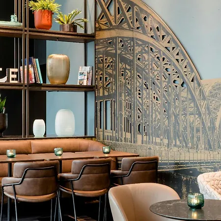 Motel One Koeln-Altstadt-3