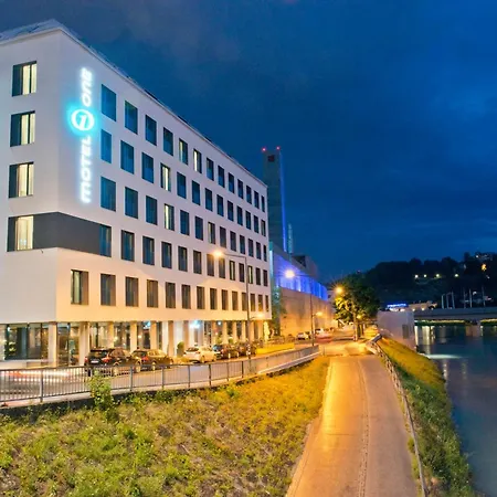 Motel One Salzburg-Mirabell-3