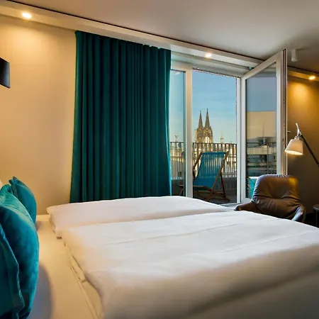 Motel One Koeln-Neumarkt-3