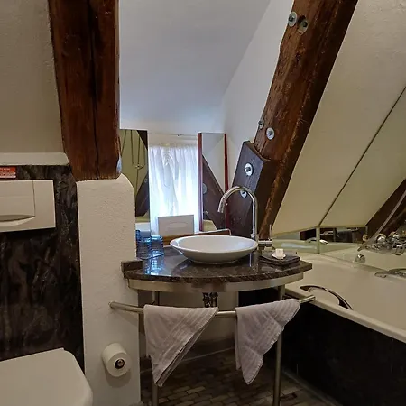 Schiefes Haus-3