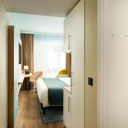 Leonardo Hotel Hamburg Altona-3
