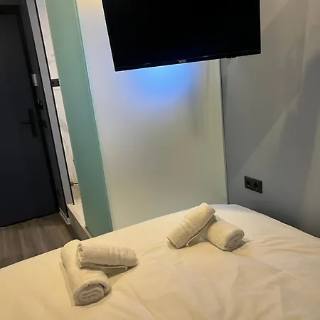 The Hyve Budget Hotel Rotterdam-2