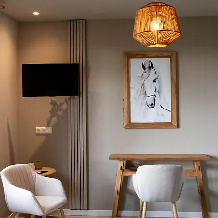 Eighty One Horse Boulevard-3