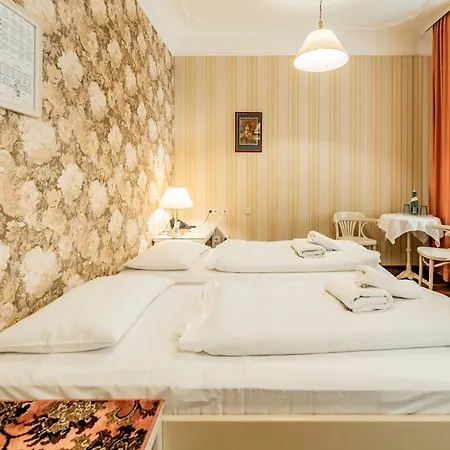 Hotel Pension Baronesse-3